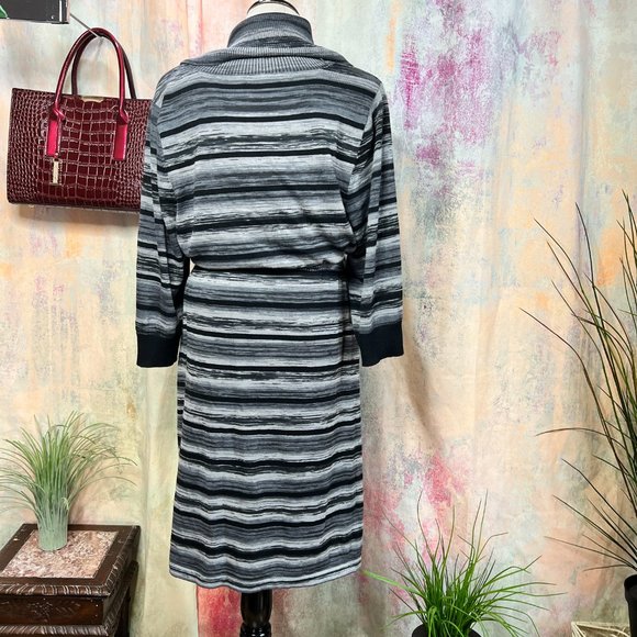 πPink Rose Knitted Turtleneck 3/4 Sleeves Midi Dress with Drawstring - Picture 2 of 16